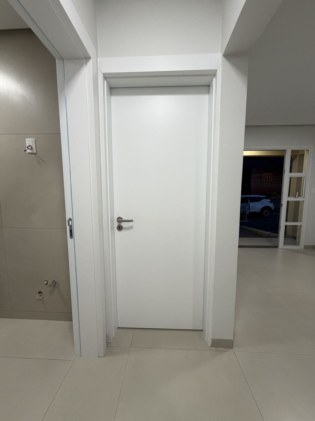 Porta interna com guarnição