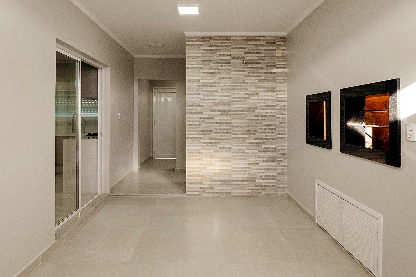 Forro de gesso com iluminação embutida na sala