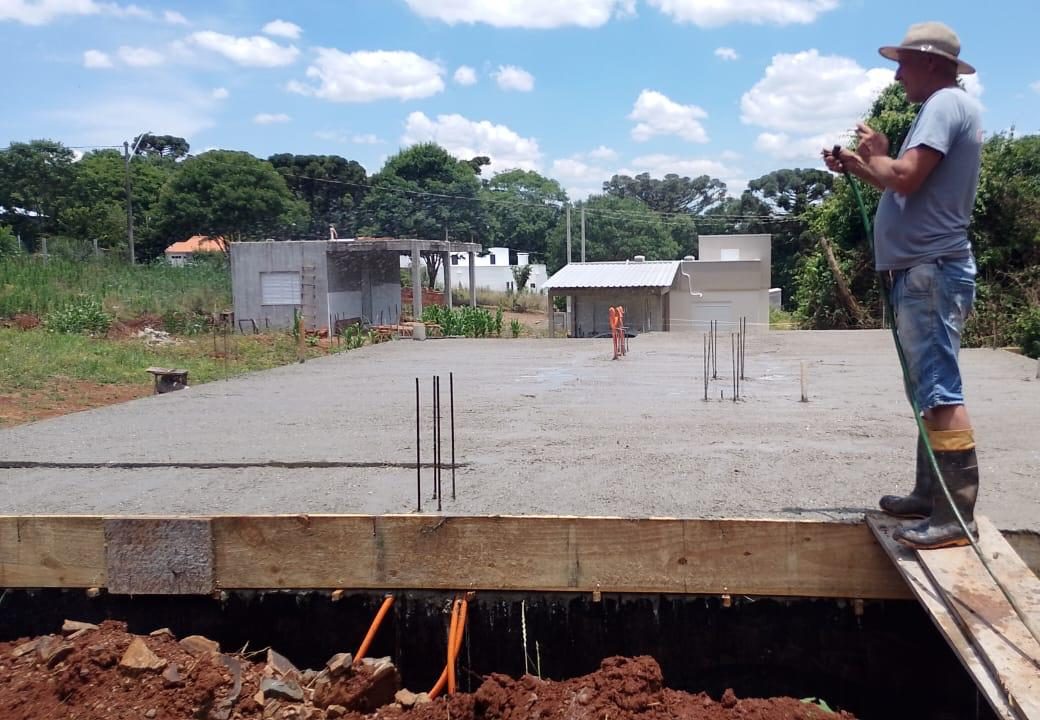 Base concretada sobre o baldrame