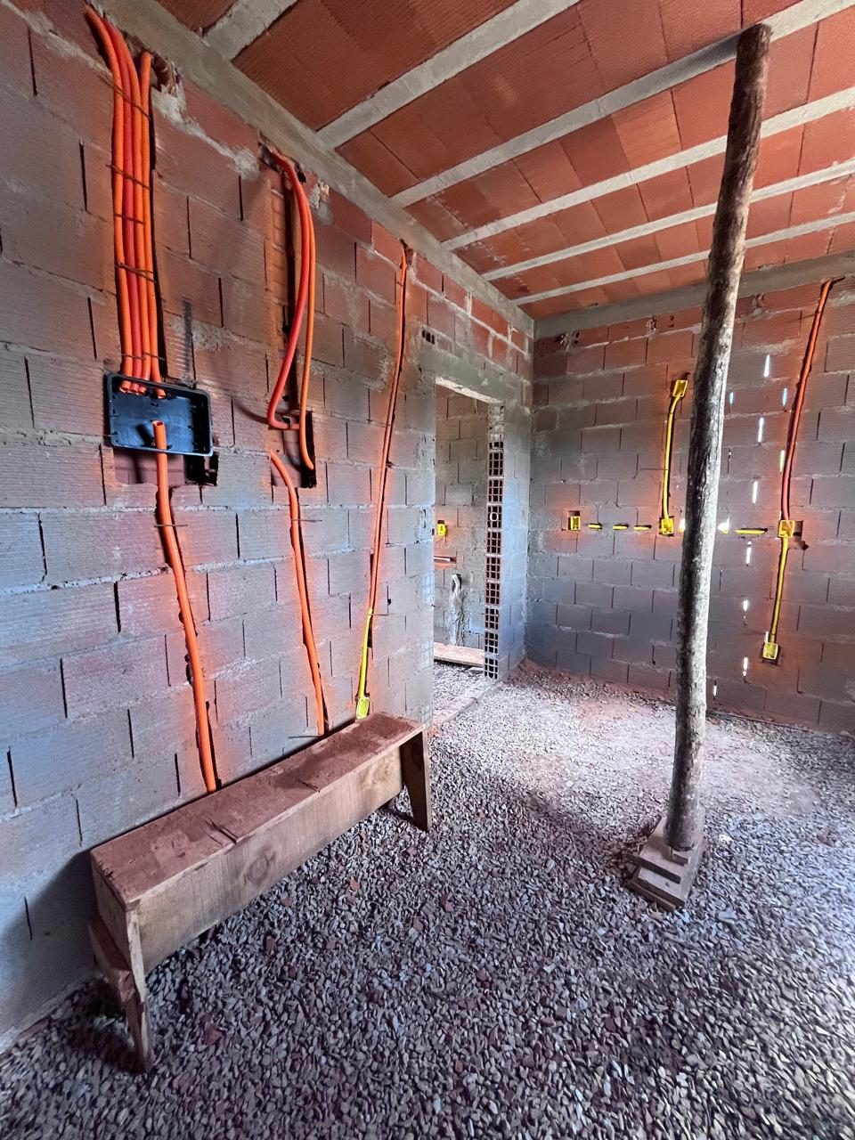 Caixas elétricas e tubulações antes do reboco